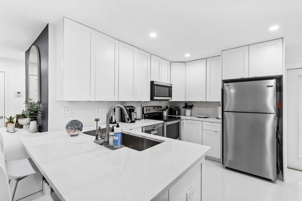 1621 NE 1ST AVENUE Pompano Beach, FL 33060