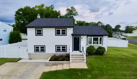 8 Forsgate Drive