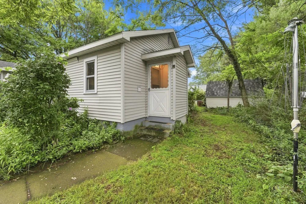 427 S Mayhew Street New Buffalo, MI 49117