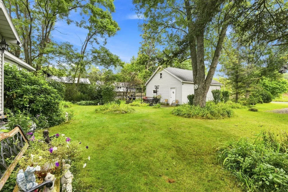 427 S Mayhew Street New Buffalo, MI 49117