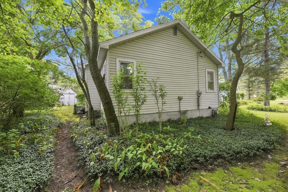 427 S Mayhew Street New Buffalo, MI 49117