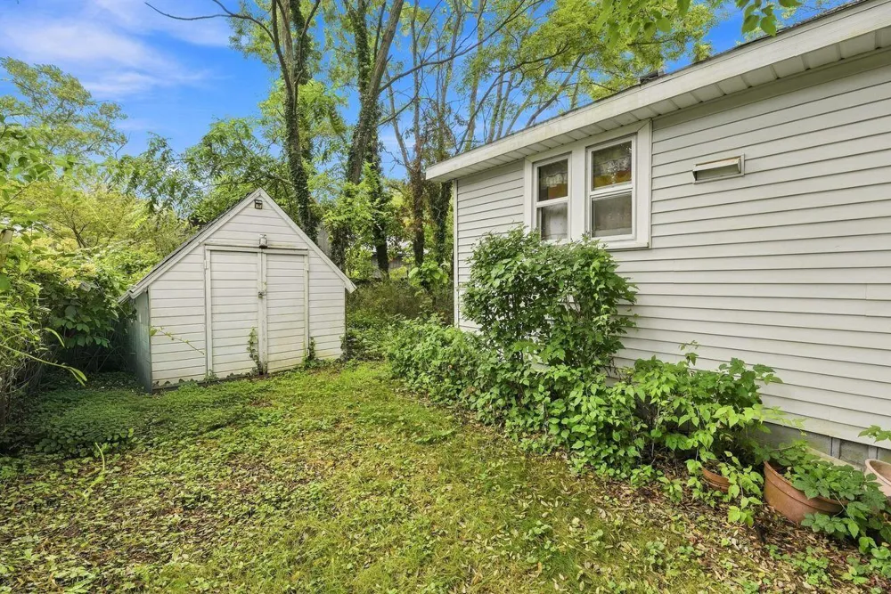 427 S Mayhew Street New Buffalo, MI 49117