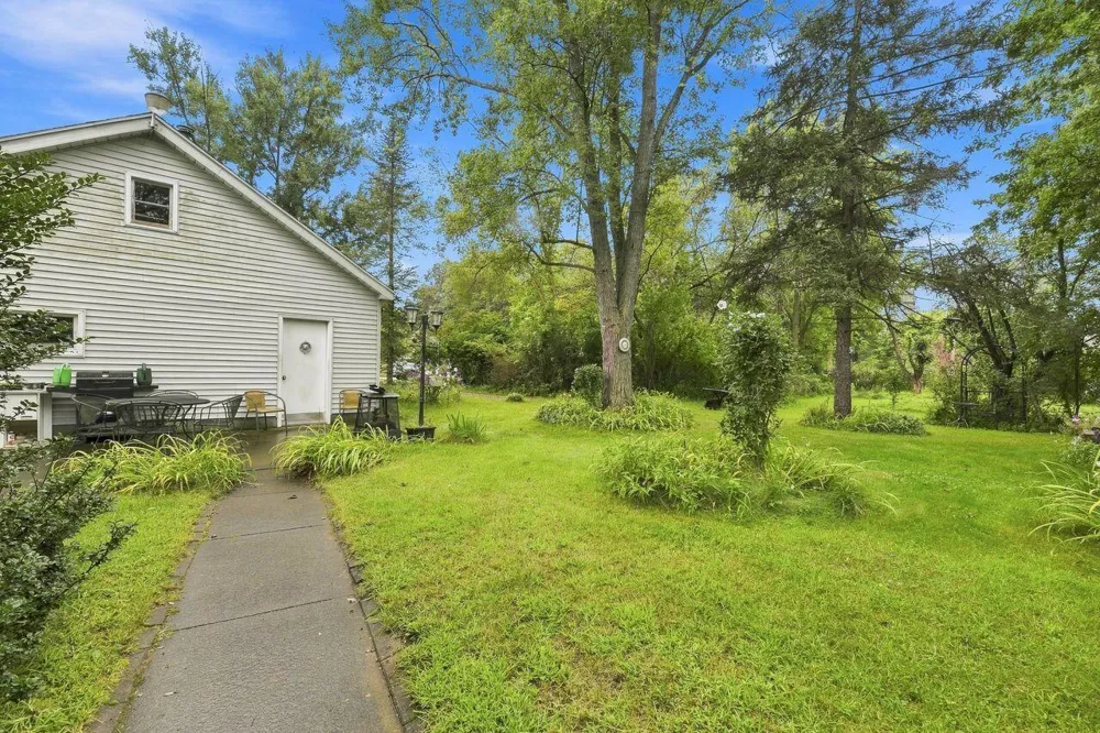 427 S Mayhew Street New Buffalo, MI 49117