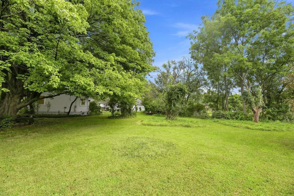 427 S Mayhew Street New Buffalo, MI 49117