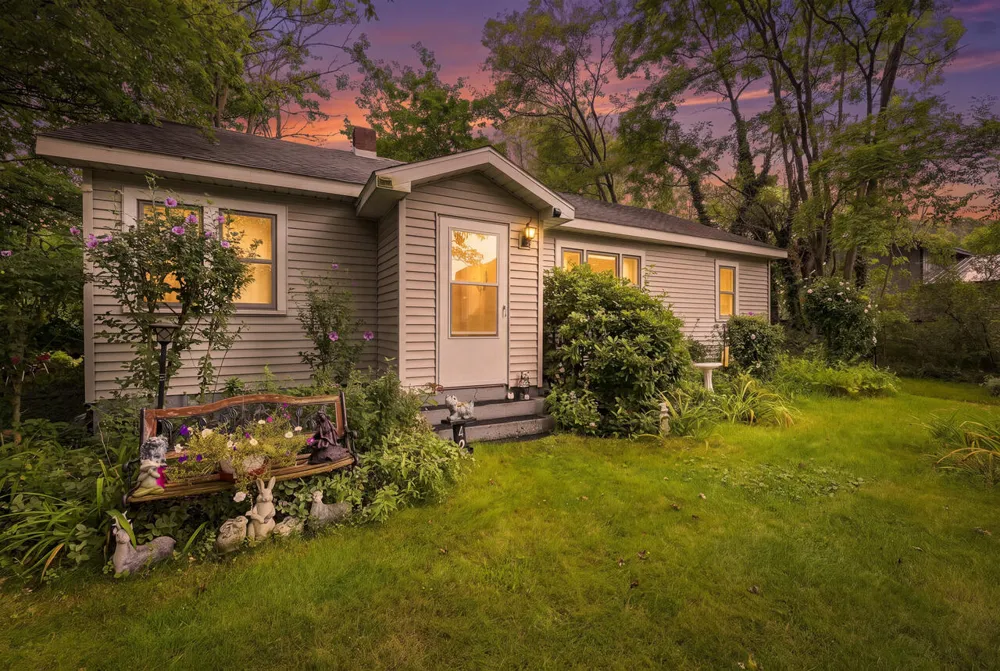 427 S Mayhew Street New Buffalo, MI 49117