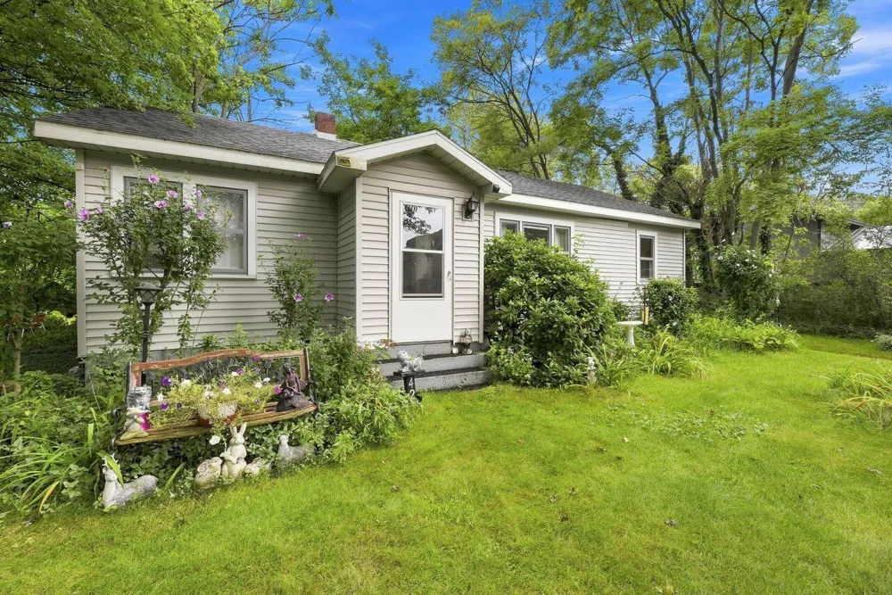 427 S Mayhew Street New Buffalo, MI 49117