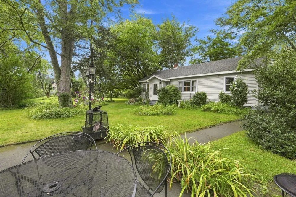 427 S Mayhew Street New Buffalo, MI 49117