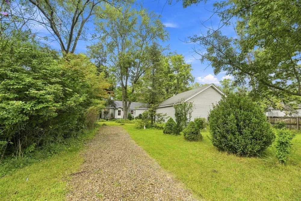 427 S Mayhew Street New Buffalo, MI 49117