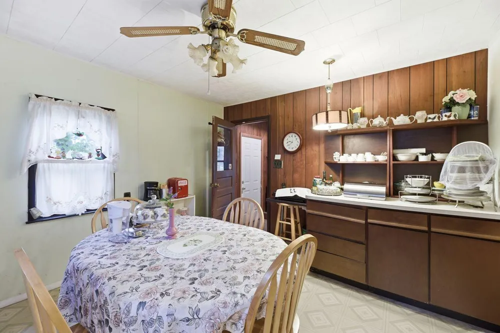 427 S Mayhew Street New Buffalo, MI 49117