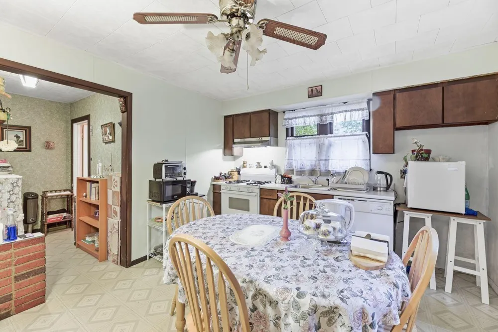 427 S Mayhew Street New Buffalo, MI 49117