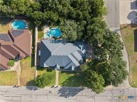 700 Pioneer Trail