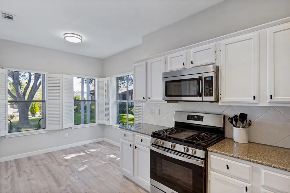 16301 Essex Cove Pflugerville, TX 78660