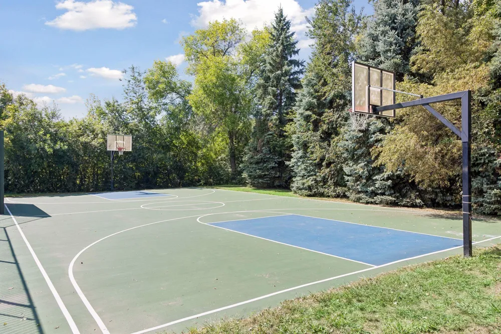 20 Deer Hills Drive North Oaks, MN 55127