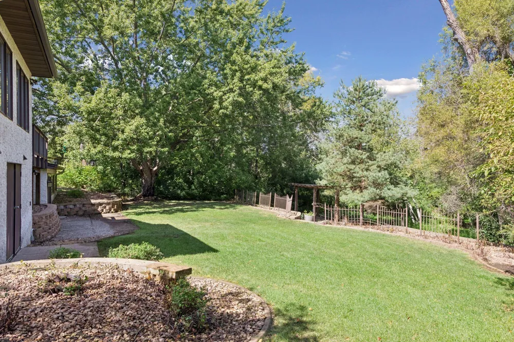 20 Deer Hills Drive North Oaks, MN 55127