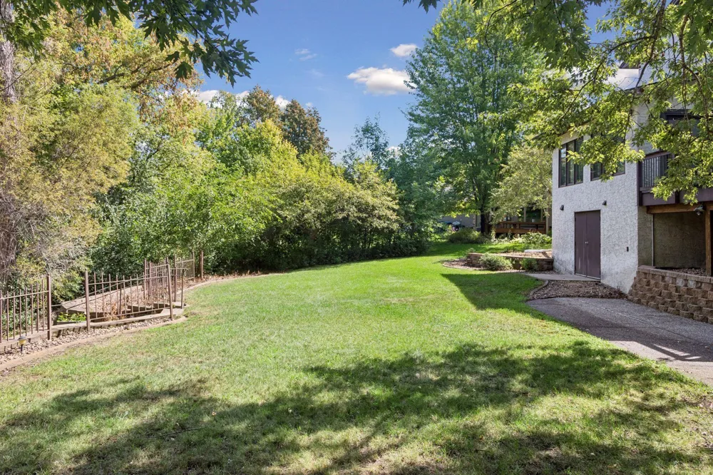 20 Deer Hills Drive North Oaks, MN 55127