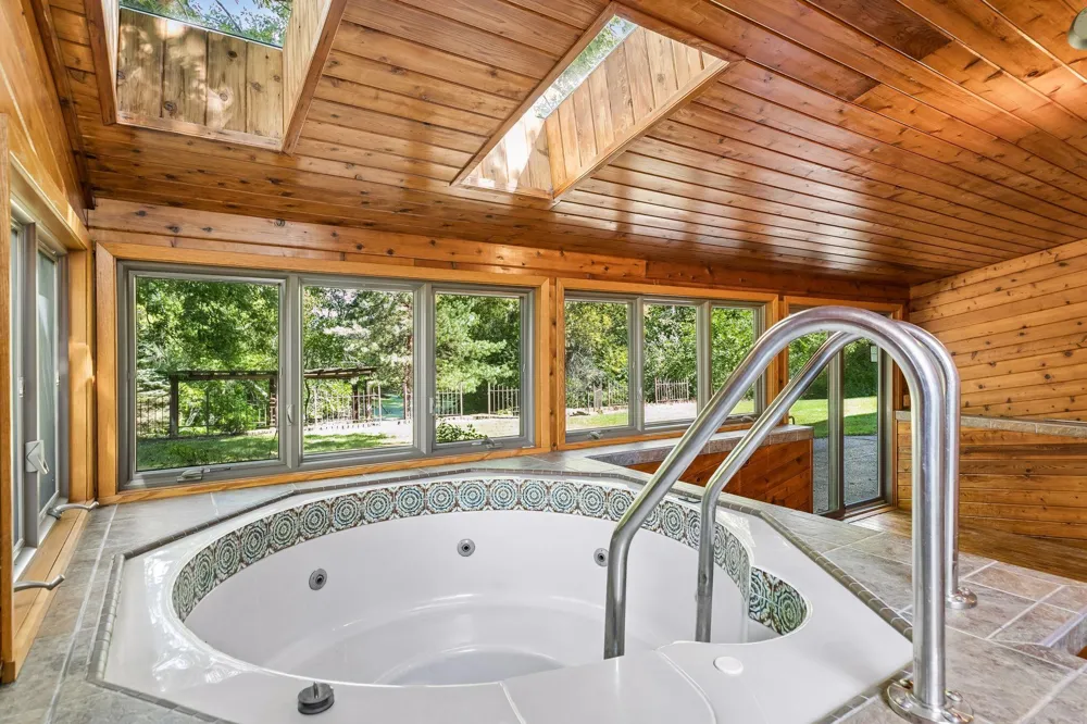 20 Deer Hills Drive North Oaks, MN 55127