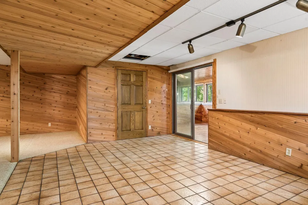 20 Deer Hills Drive North Oaks, MN 55127