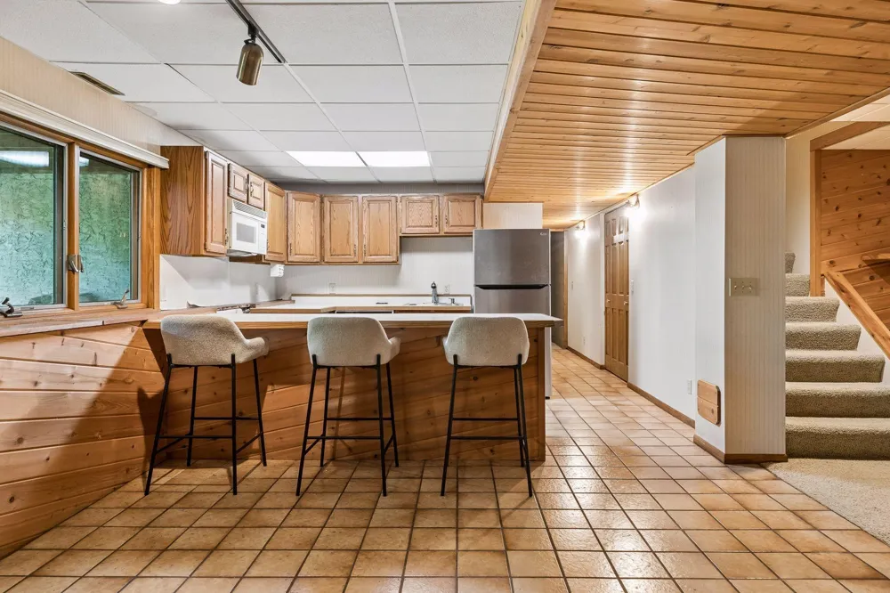 20 Deer Hills Drive North Oaks, MN 55127