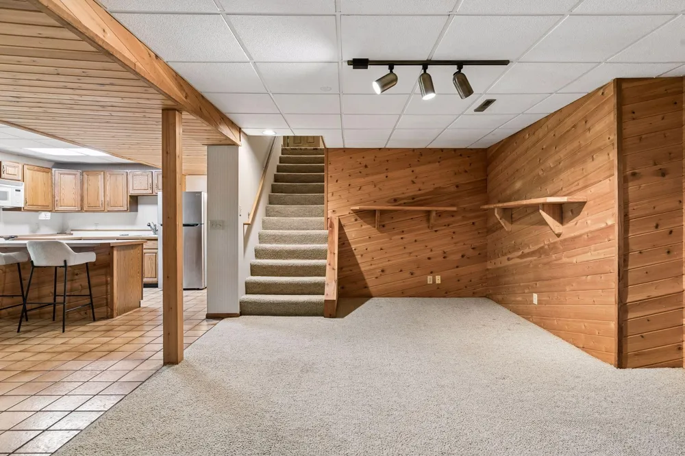 20 Deer Hills Drive North Oaks, MN 55127