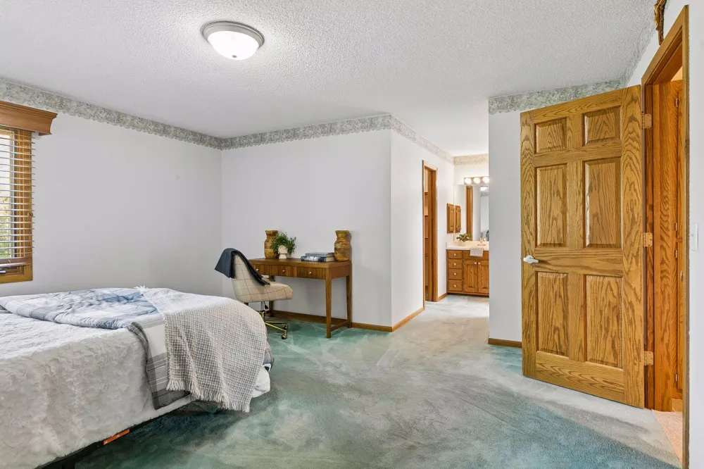 20 Deer Hills Drive North Oaks, MN 55127