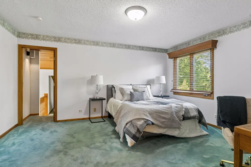 20 Deer Hills Drive North Oaks, MN 55127