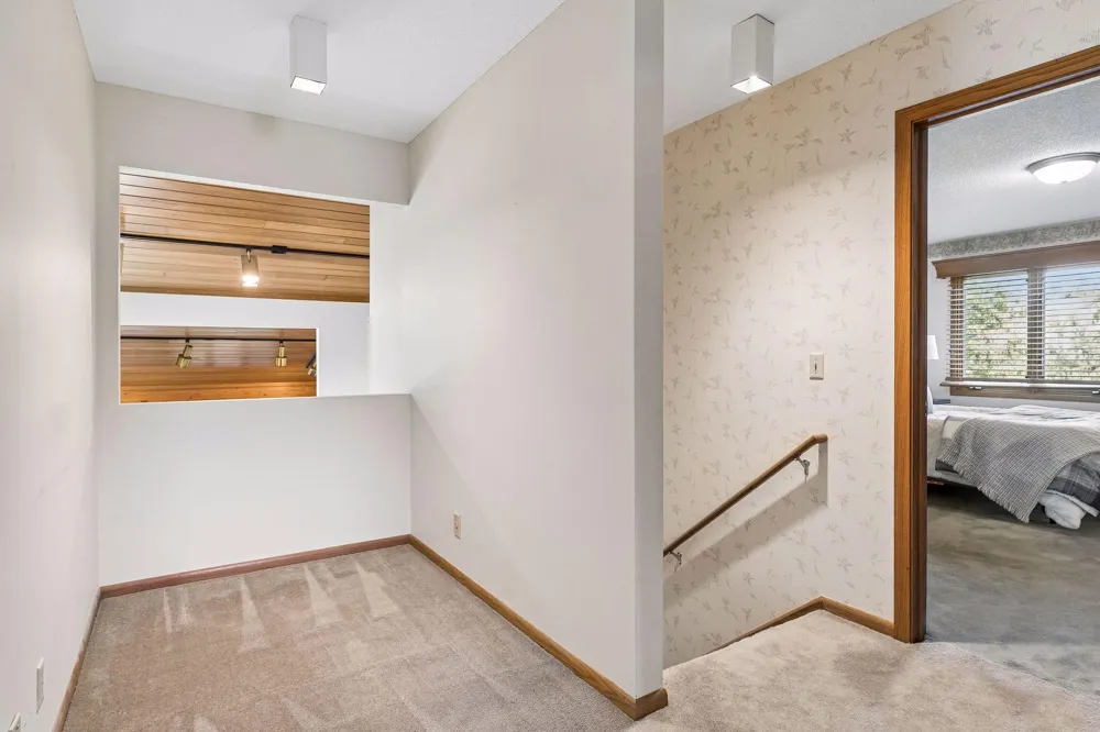 20 Deer Hills Drive North Oaks, MN 55127