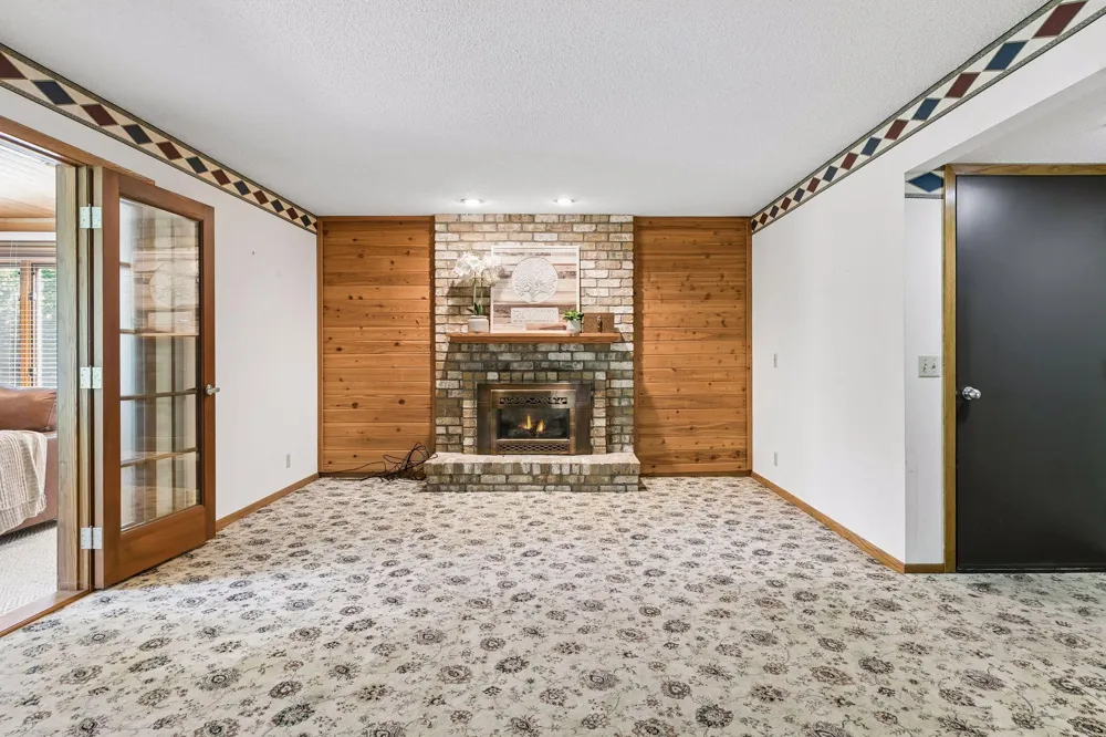 20 Deer Hills Drive North Oaks, MN 55127