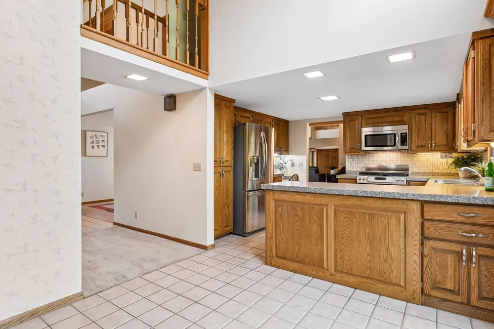 20 Deer Hills Drive North Oaks, MN 55127