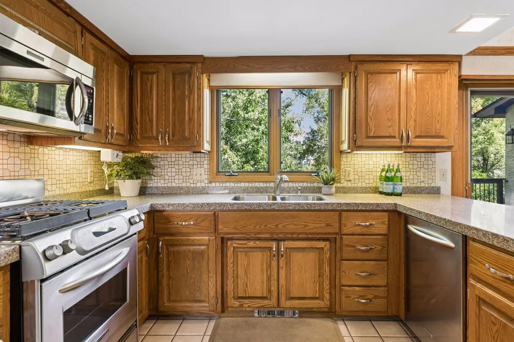 20 Deer Hills Drive North Oaks, MN 55127