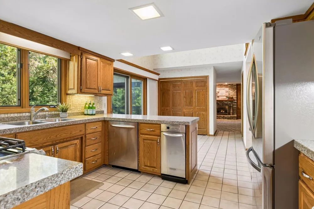 20 Deer Hills Drive North Oaks, MN 55127