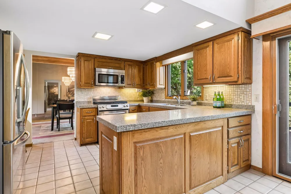 20 Deer Hills Drive North Oaks, MN 55127