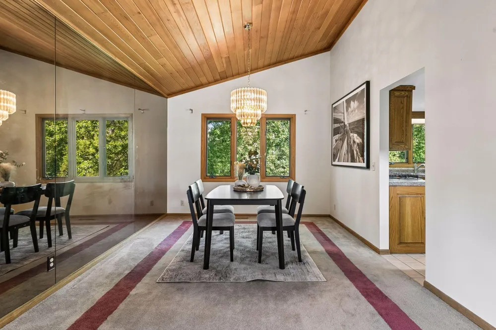20 Deer Hills Drive North Oaks, MN 55127