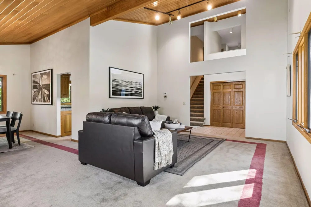 20 Deer Hills Drive North Oaks, MN 55127