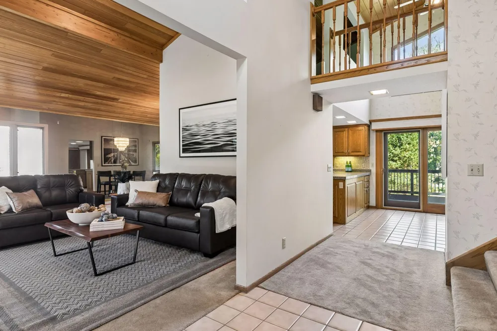20 Deer Hills Drive North Oaks, MN 55127
