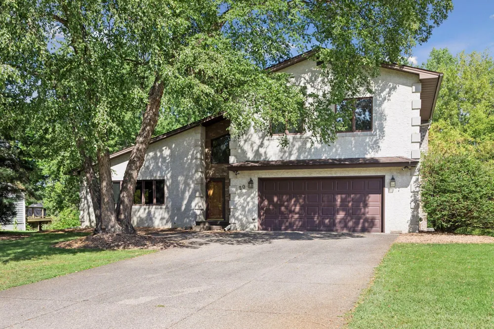 20 Deer Hills Drive North Oaks, MN 55127