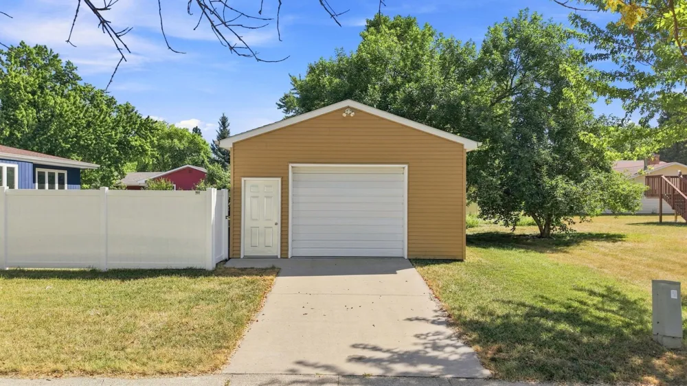 201 11th Avenue E West Fargo, ND 58078
