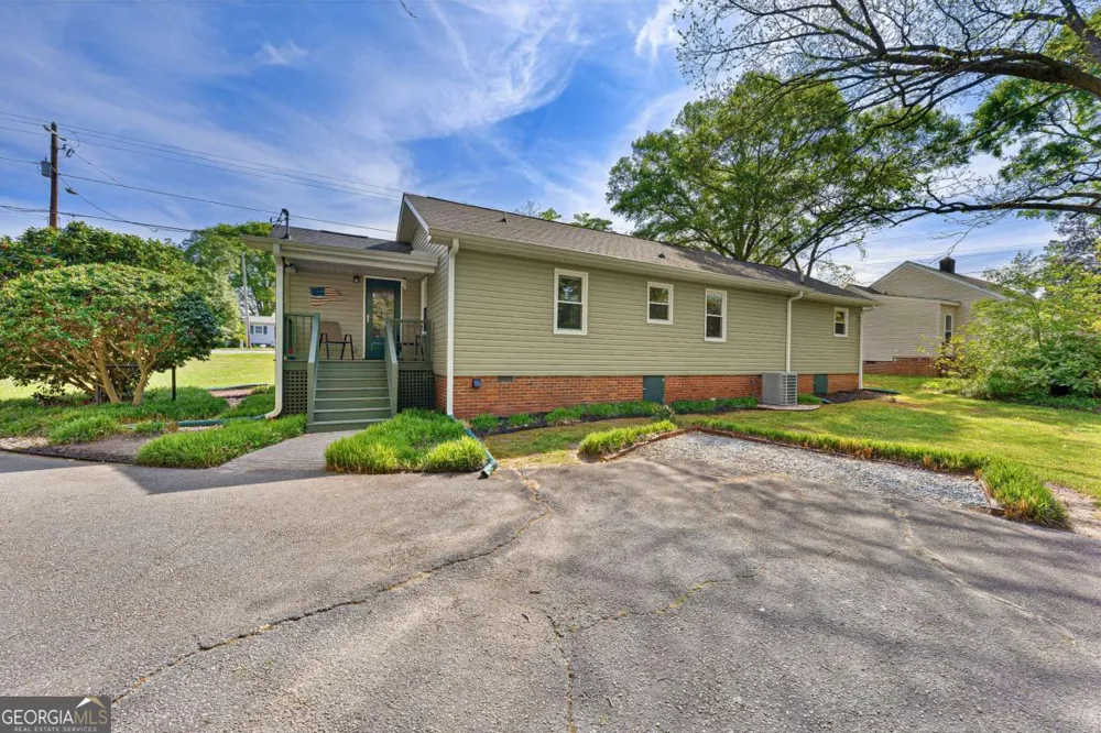 810 Benson ST Hartwell, GA 30643