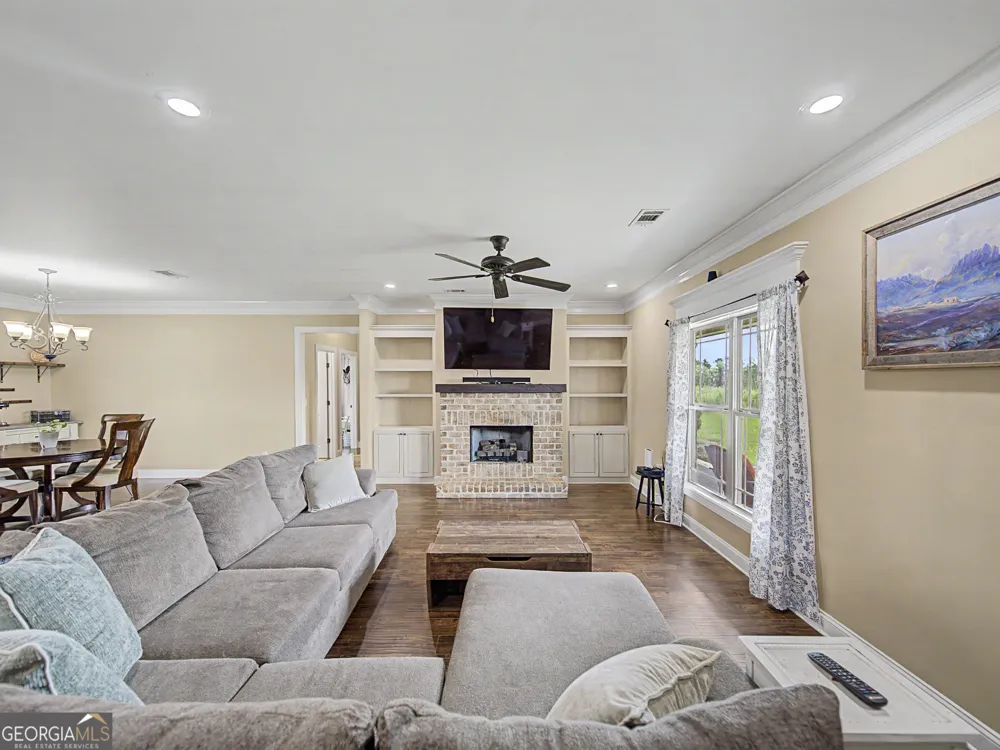 644 Shiloh RD Ray City, GA 31645