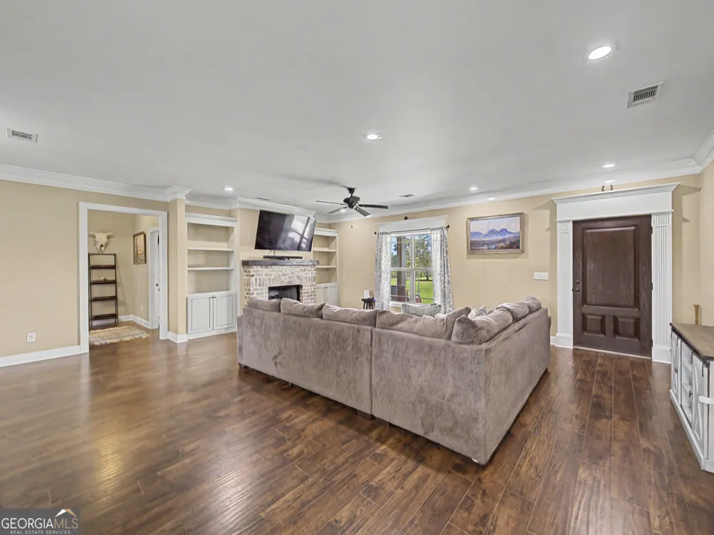 644 Shiloh RD Ray City, GA 31645