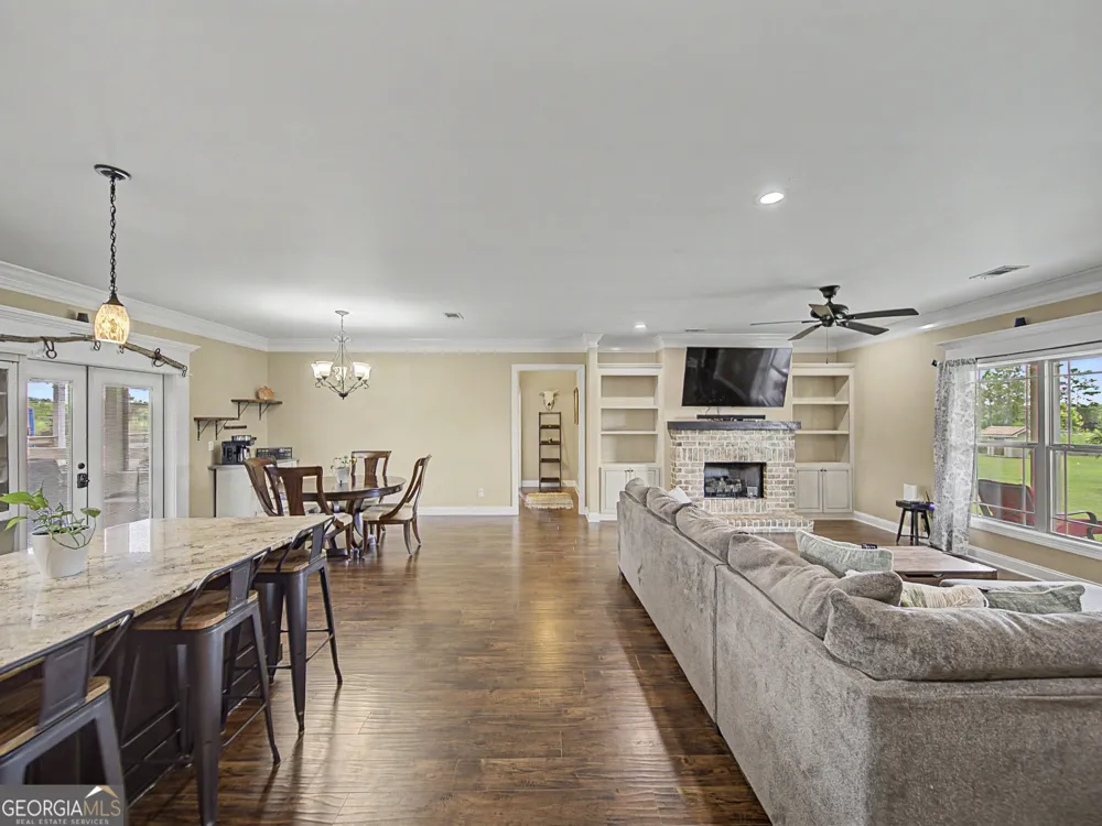 644 Shiloh RD Ray City, GA 31645