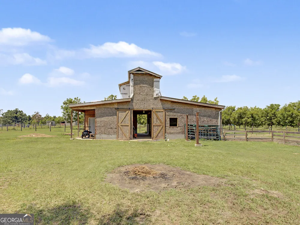 644 Shiloh RD Ray City, GA 31645