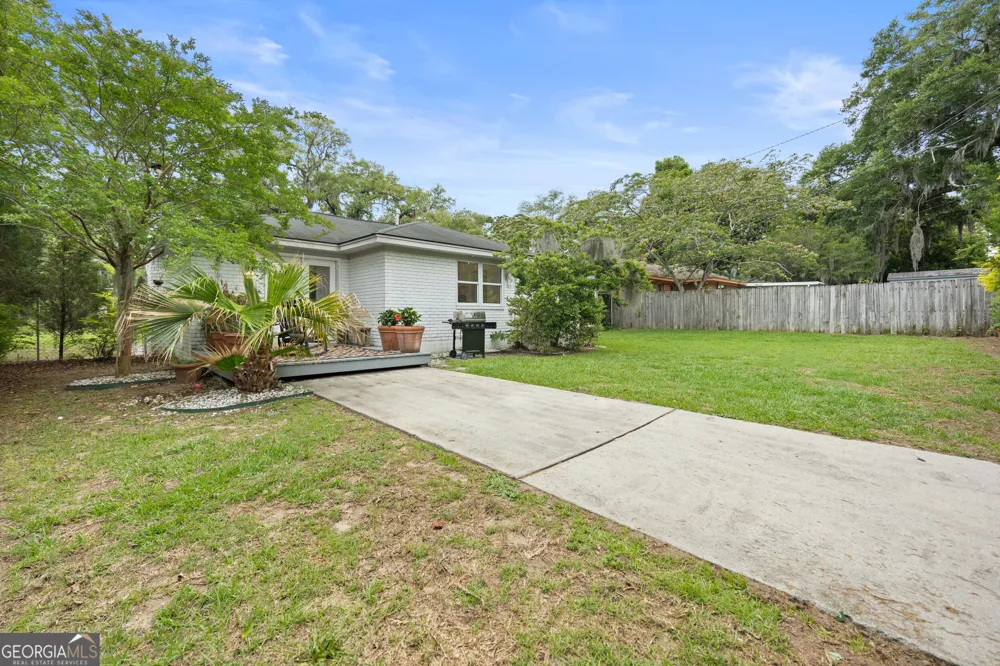 1520 E 49th ST Savannah, GA 31404