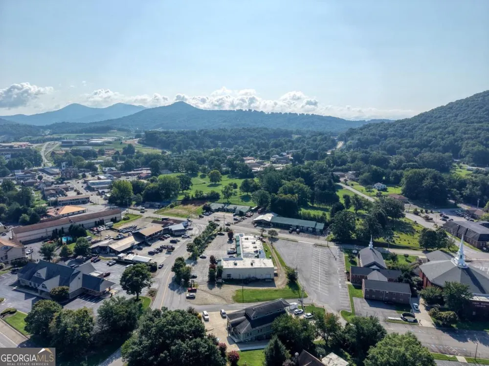 51 Earnest ST Blairsville, GA 30512