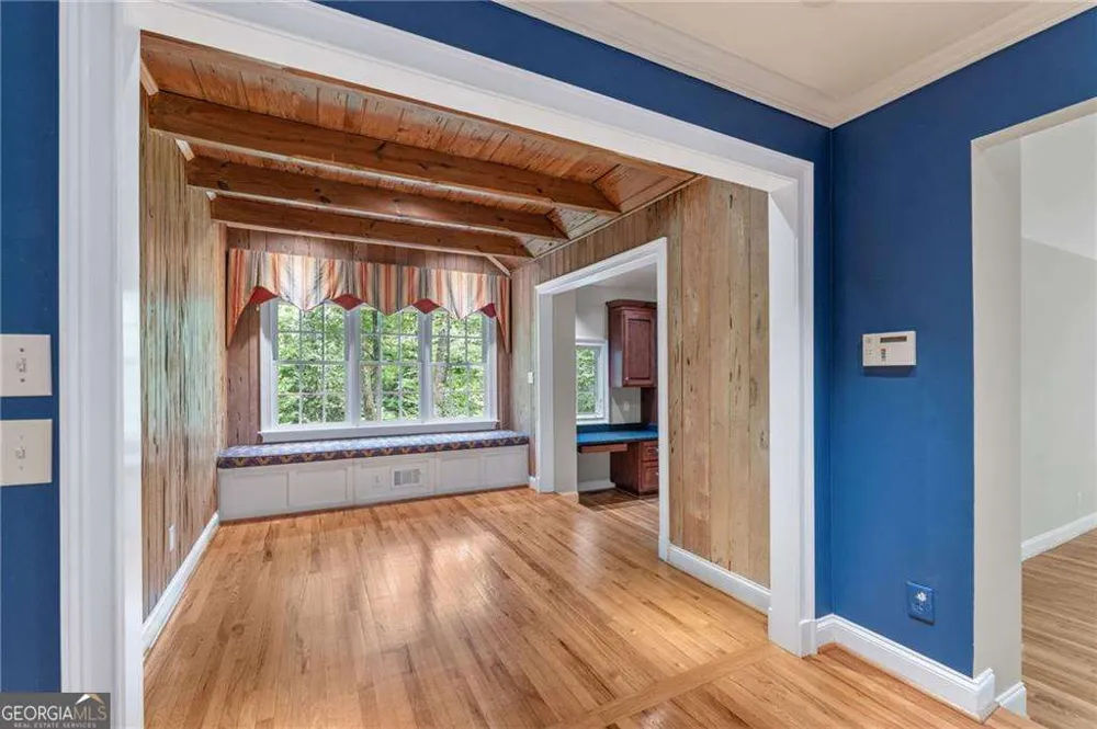 1037 Davis DR Sandy Springs, GA 30327