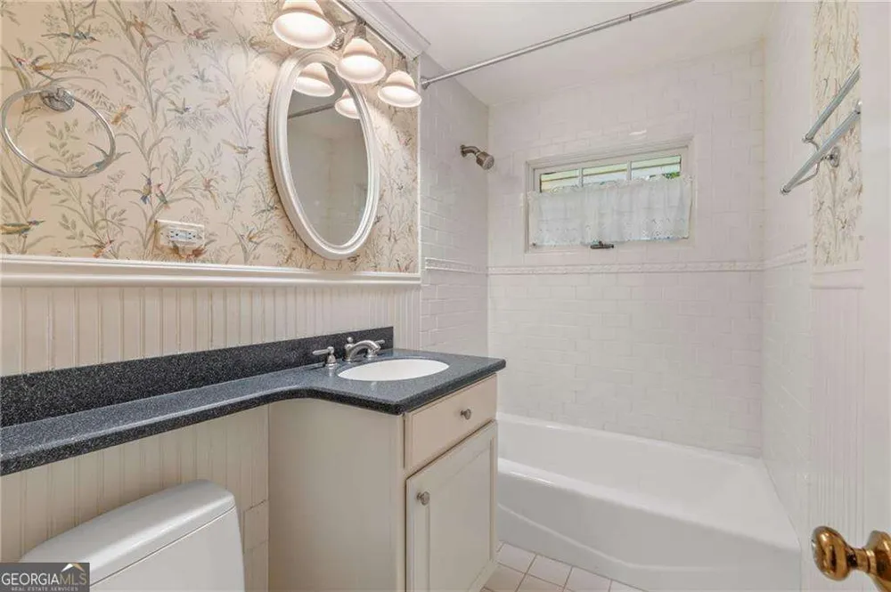 1037 Davis DR Sandy Springs, GA 30327