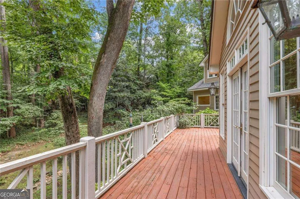 1037 Davis DR Sandy Springs, GA 30327