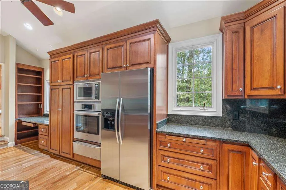 1037 Davis DR Sandy Springs, GA 30327
