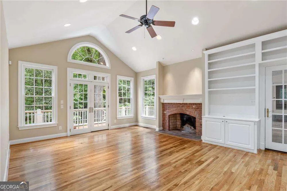 1037 Davis DR Sandy Springs, GA 30327