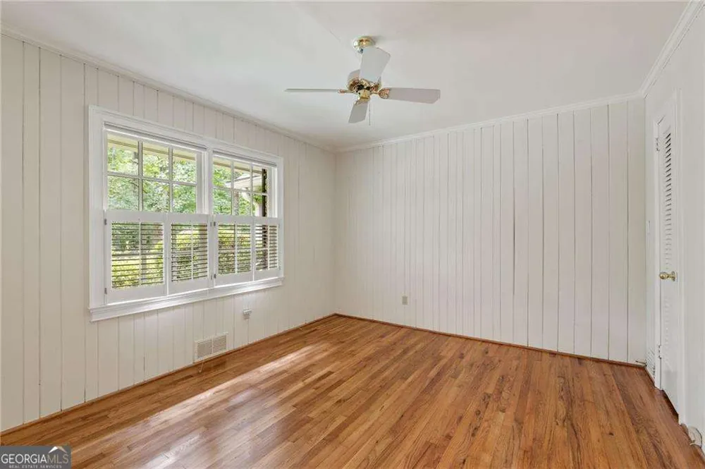1037 Davis DR Sandy Springs, GA 30327