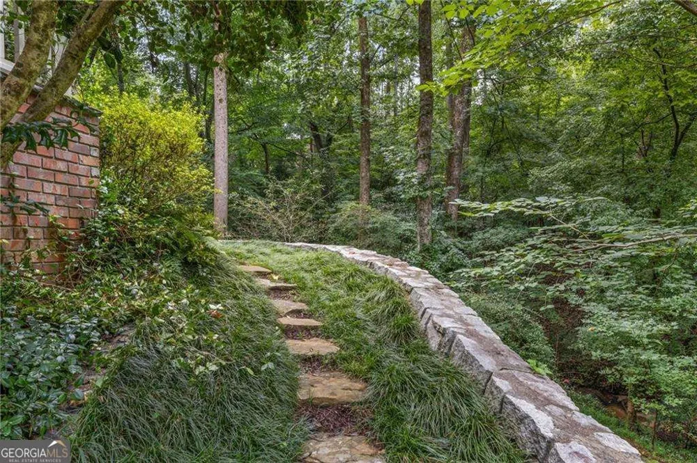 1037 Davis DR Sandy Springs, GA 30327